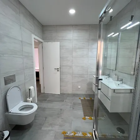 - Alda Do Mar Назаре